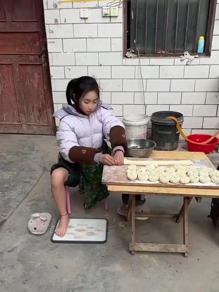 손과 발을 이용해 두 배 효율로 만두 만들기.mp4